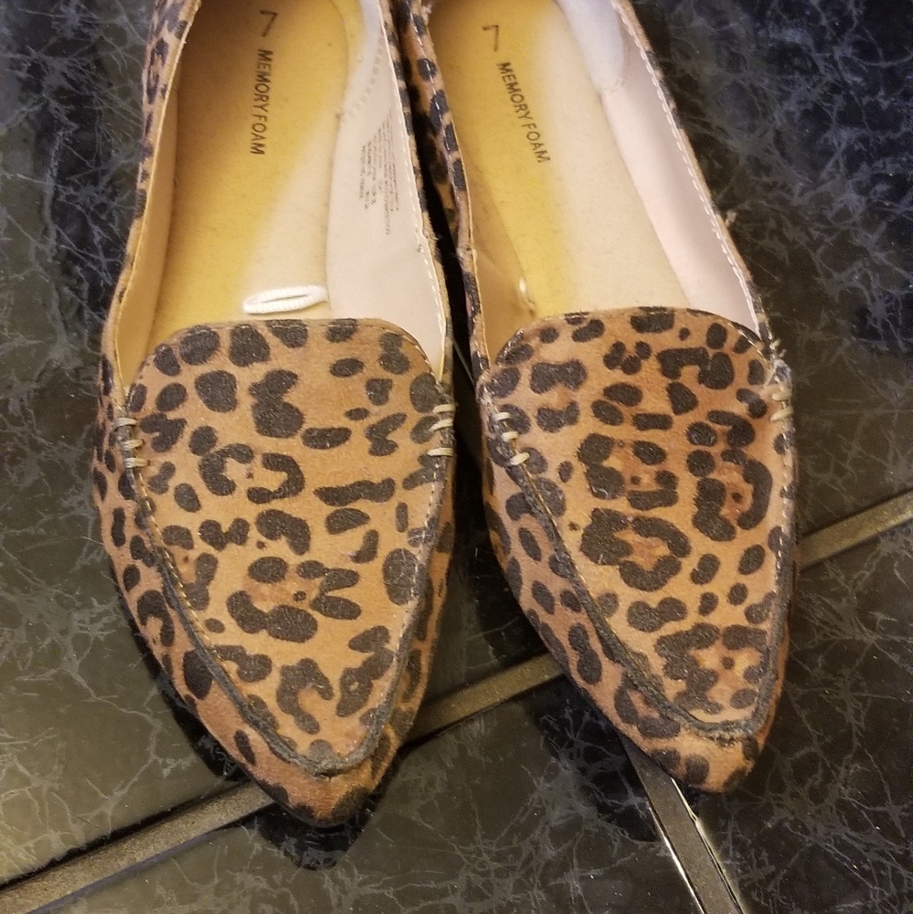 Cute cheetah slip-on shoes